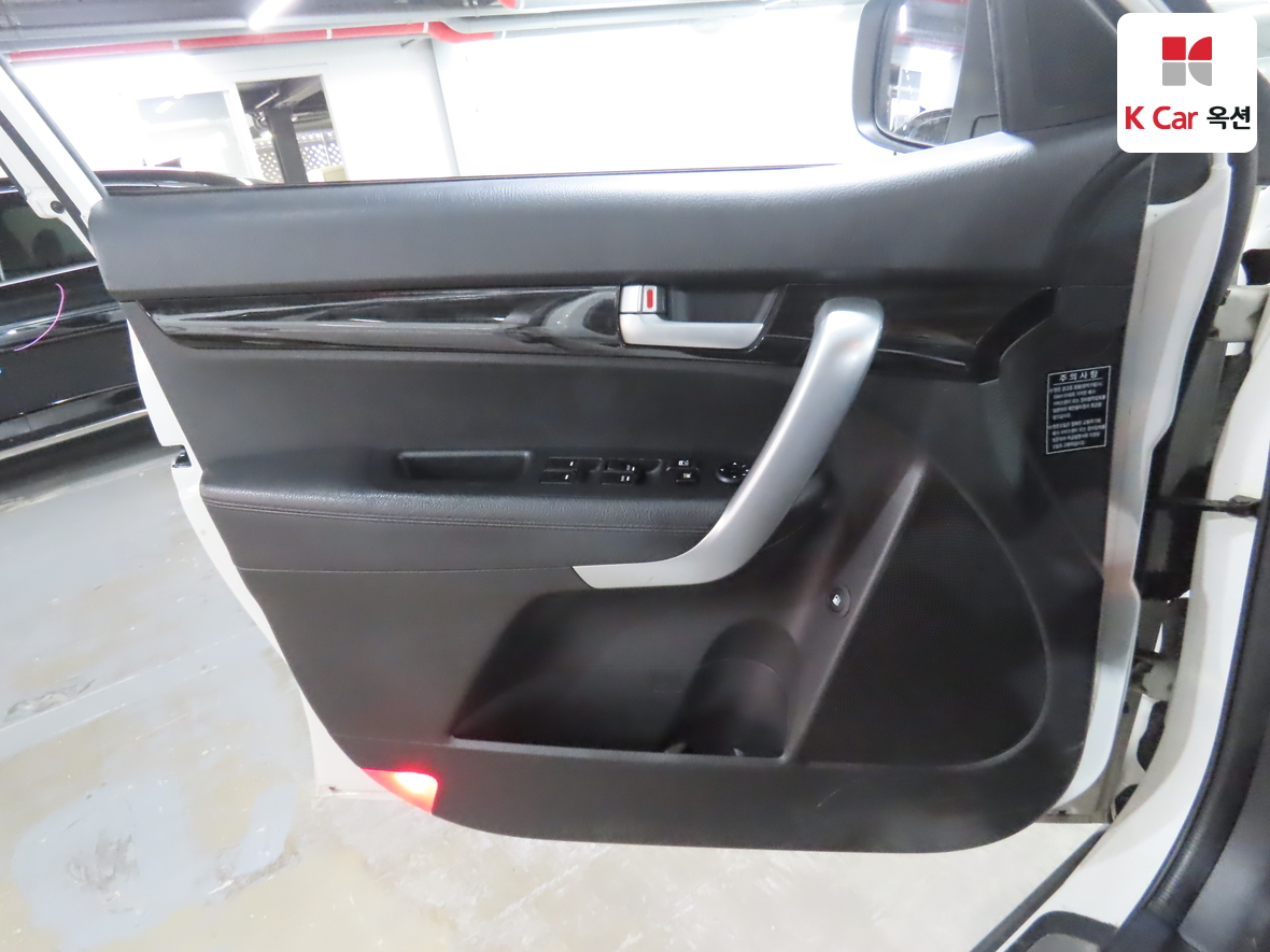 Kia Sorento 2010 - Image 8