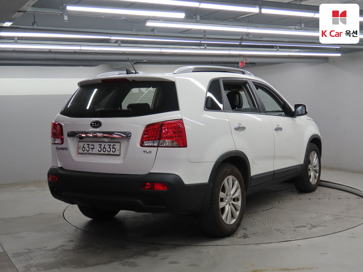 Kia Sorento 2010 - Image 2