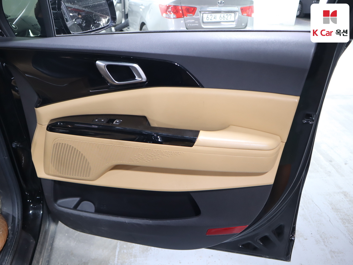 Kia Carnival - 28