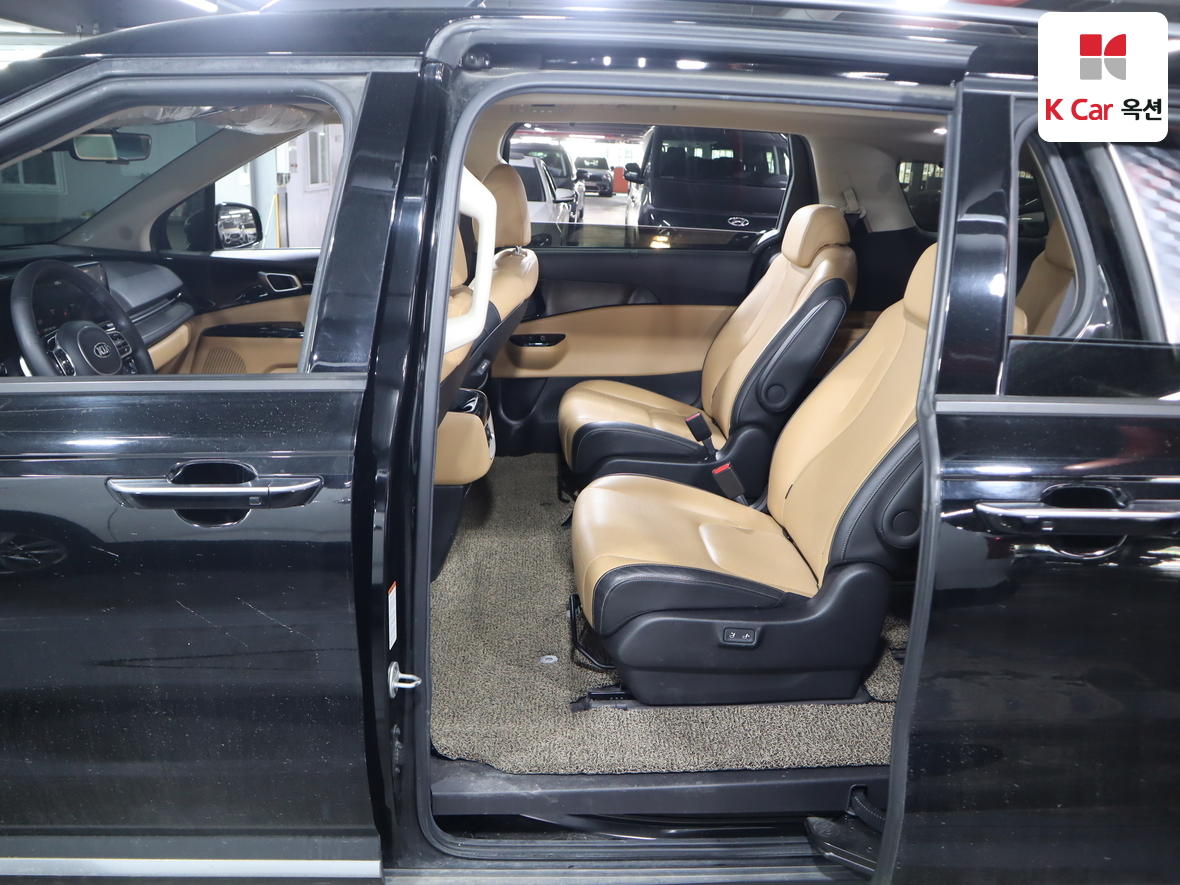 Kia Carnival - 23