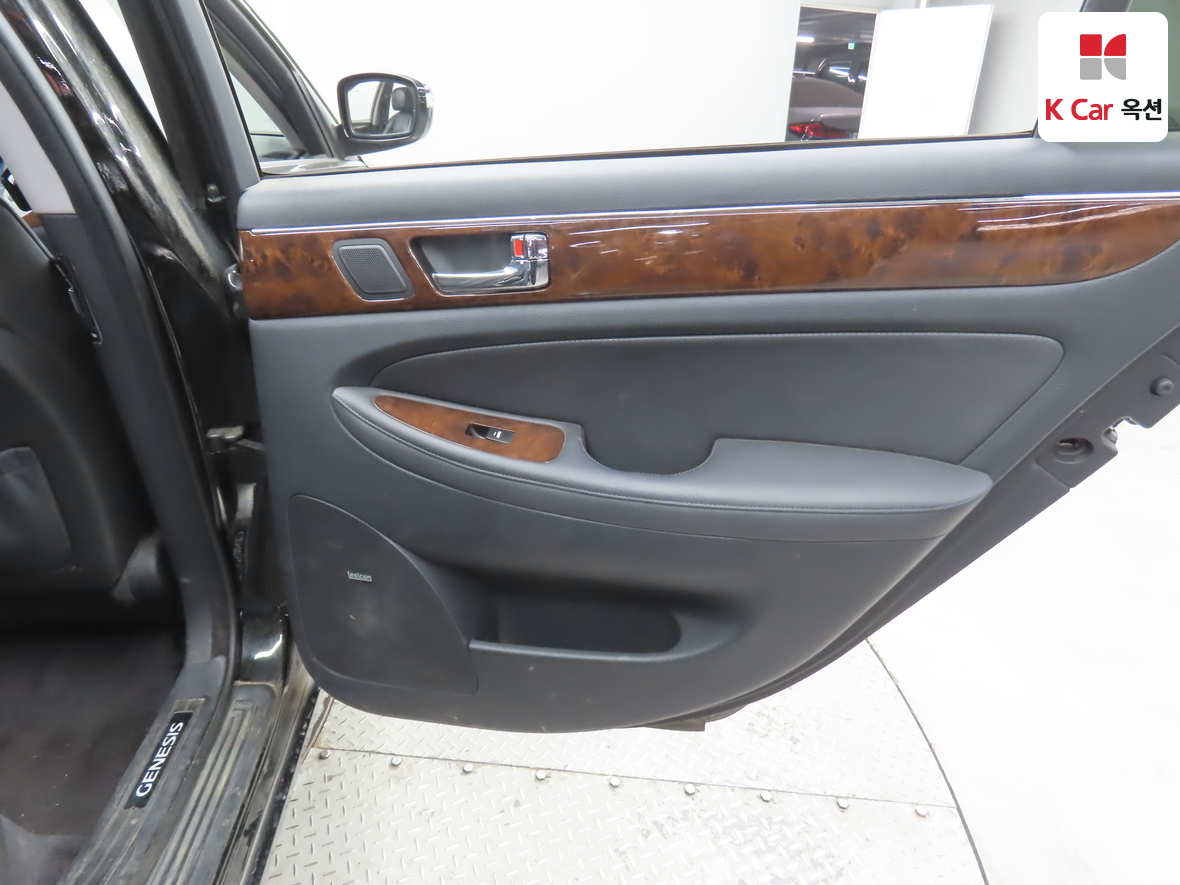 Hyundai Genesis 2008 - Image 26