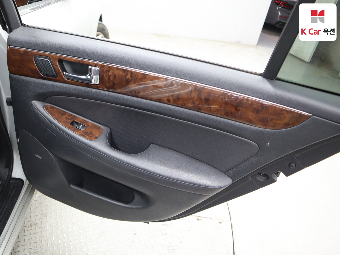 Hyundai Genesis 2008 - Image 26