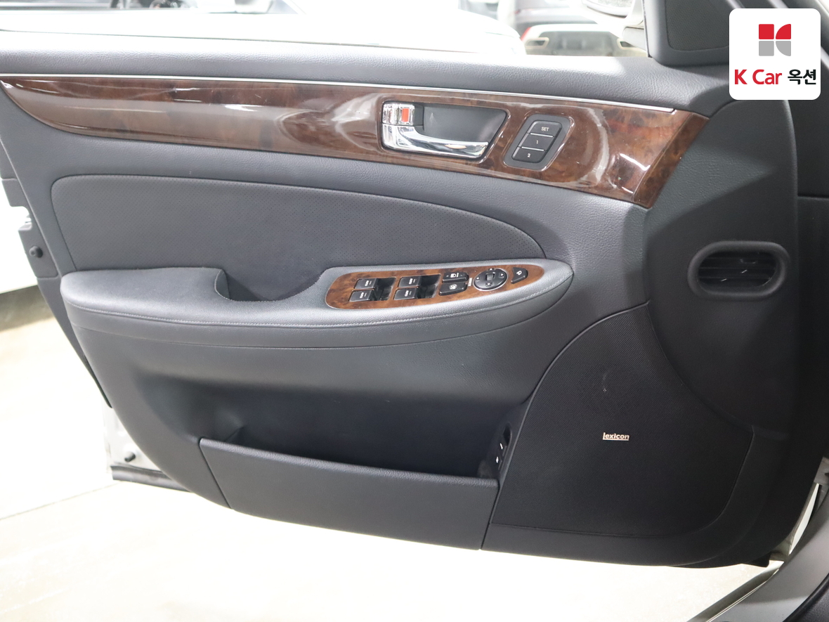 Hyundai Genesis 2008 - Image 8