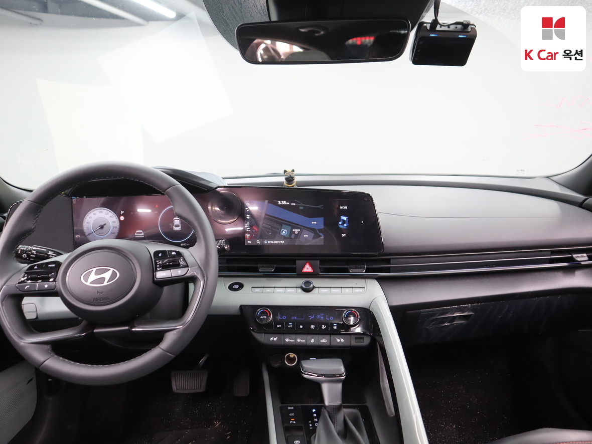 Hyundai Elantra 2025 - Image 3