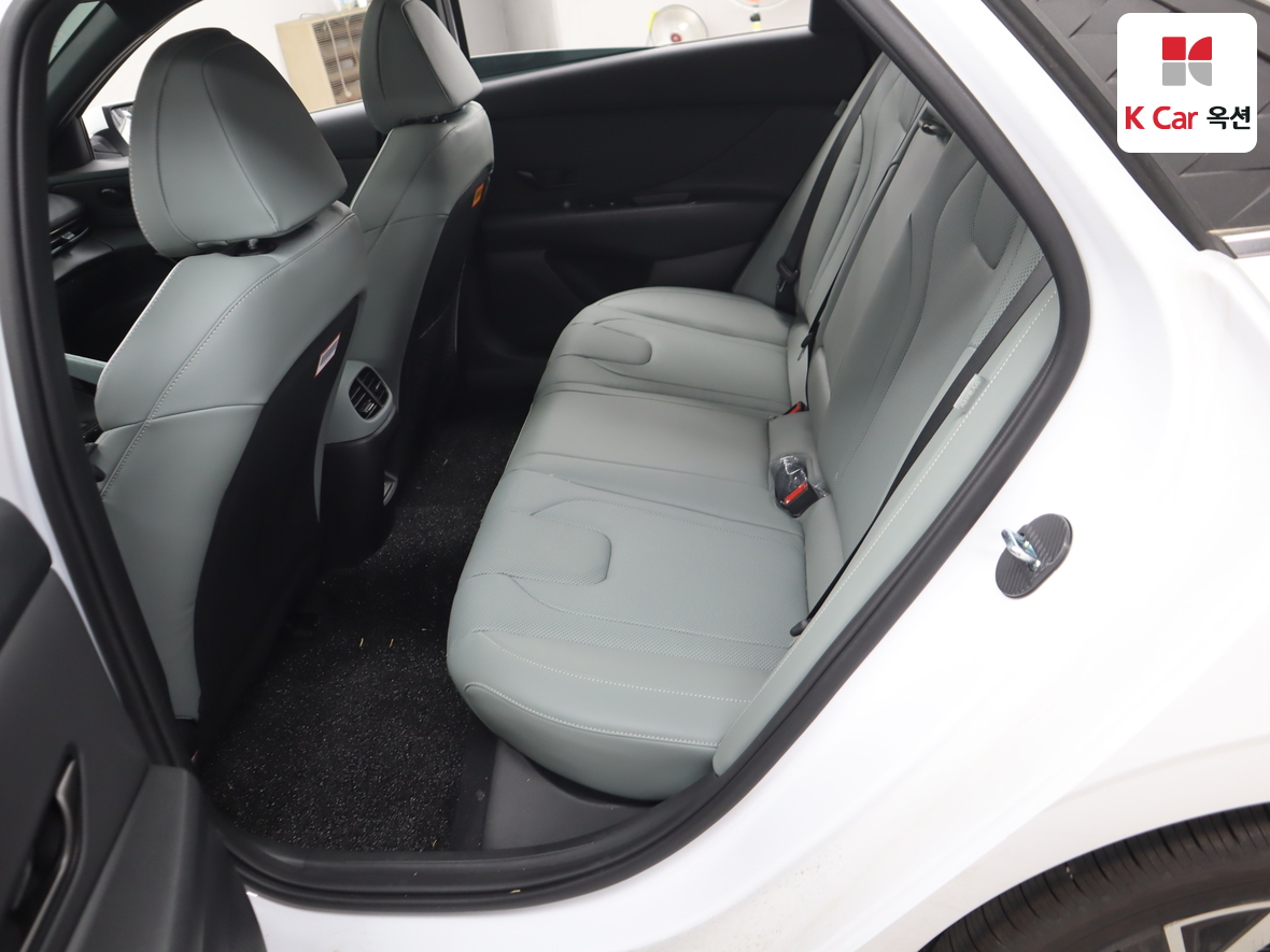 Hyundai Elantra 2025 - Image 24