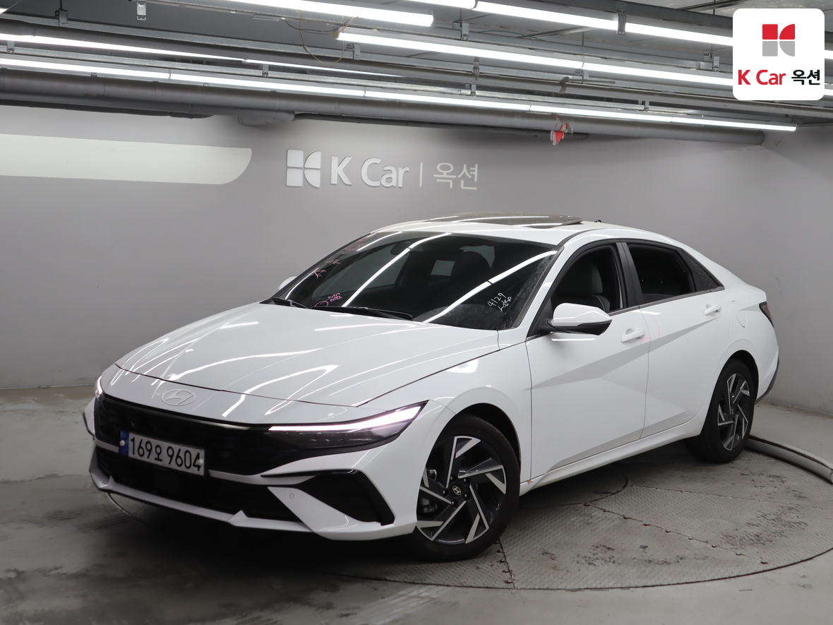 Hyundai Elantra 2025 - Image 1
