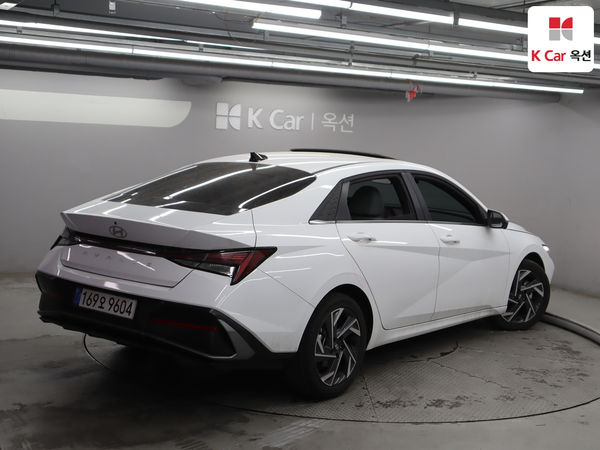 Hyundai Elantra 2025 - Image 2