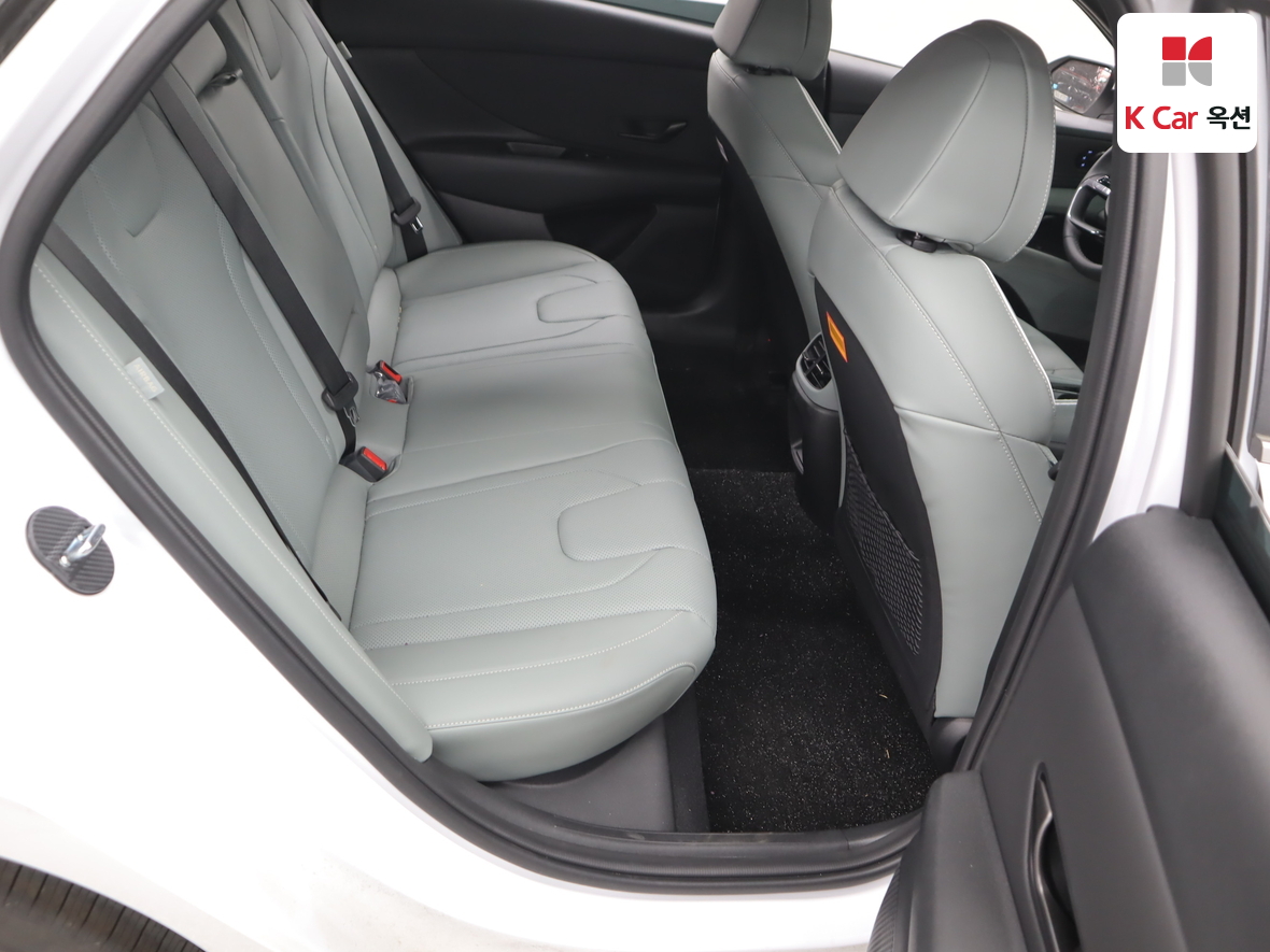 Hyundai Elantra 2025 - Image 28