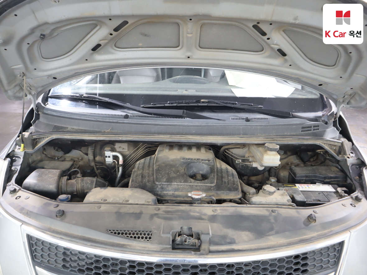 Hyundai Grand Starex - 32