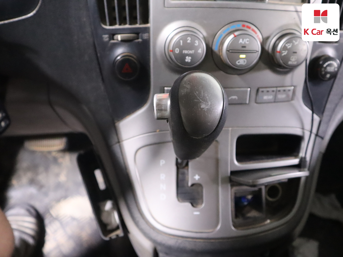 Hyundai Grand Starex - 16