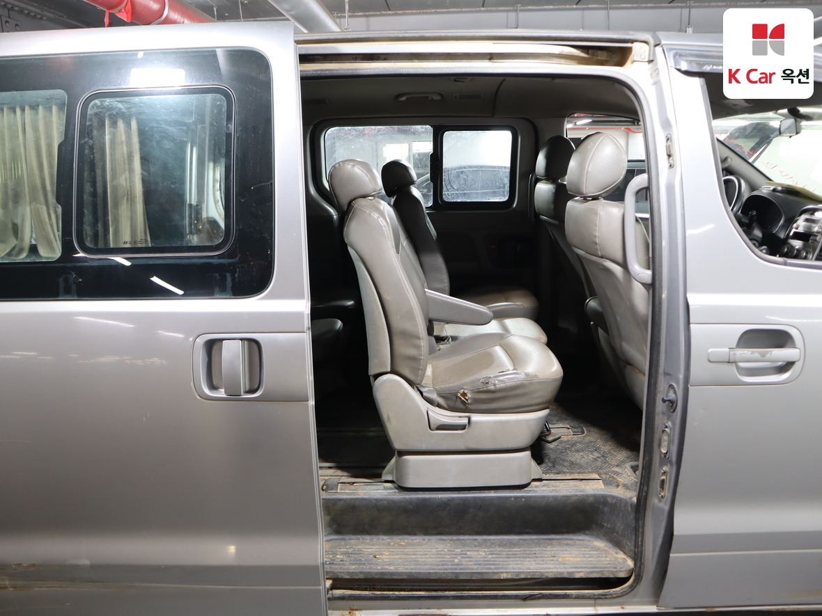 Hyundai Grand Starex - 26