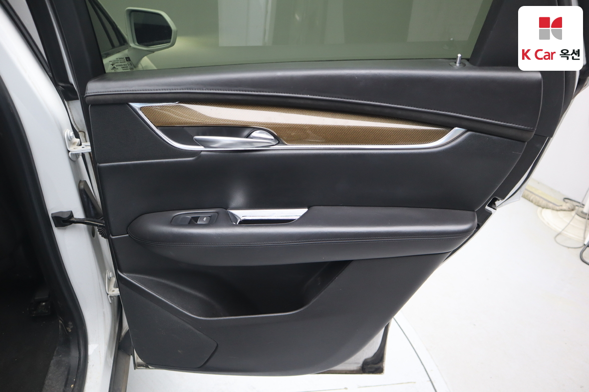 GENERAL MOTORS 캐딜락 - 32