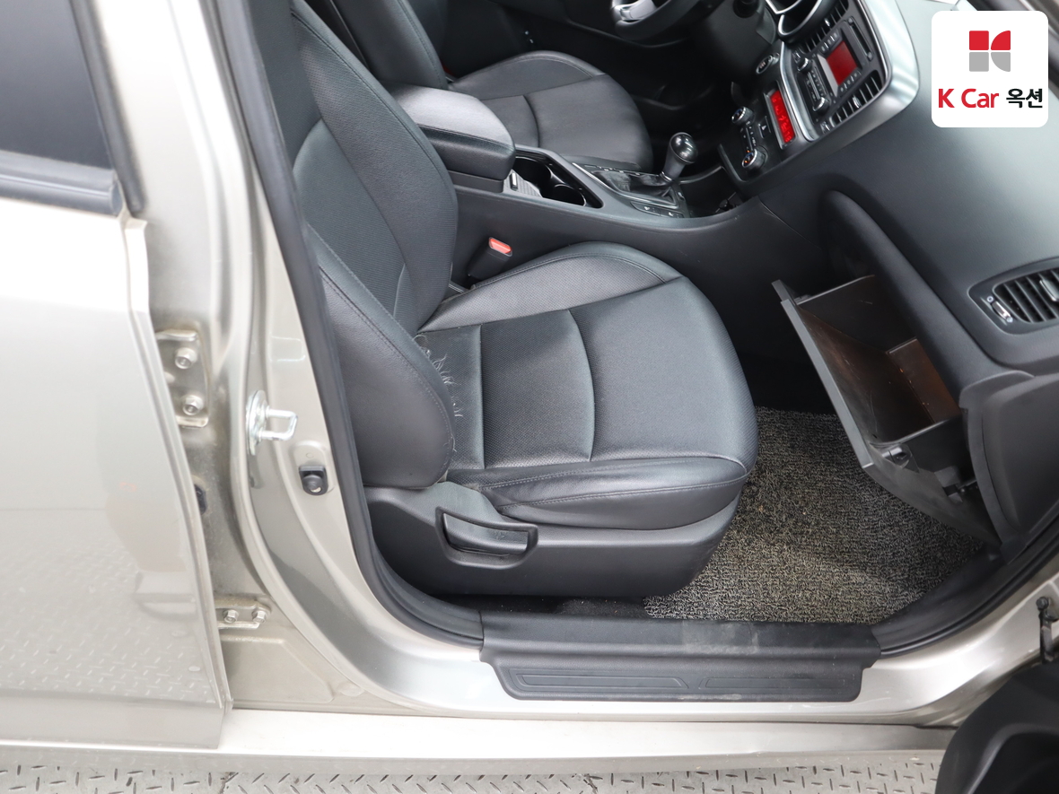 Kia K5 2014 - Image 29