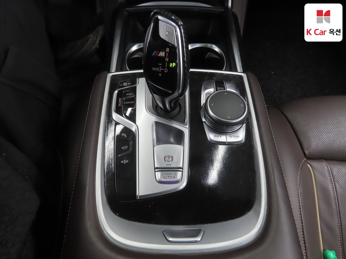 BMW 7 Series - 16
