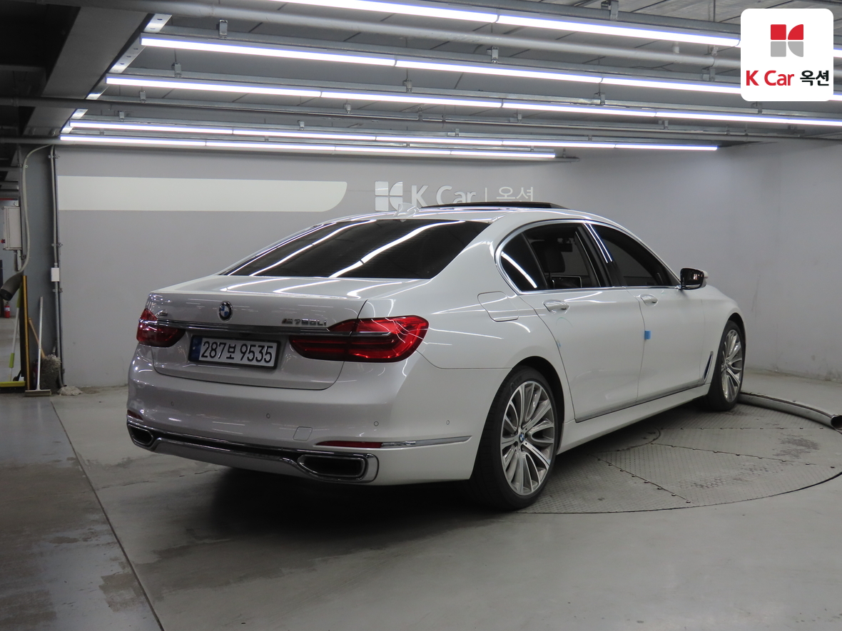BMW 7 Series - 2
