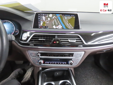 2018 - bmw m7