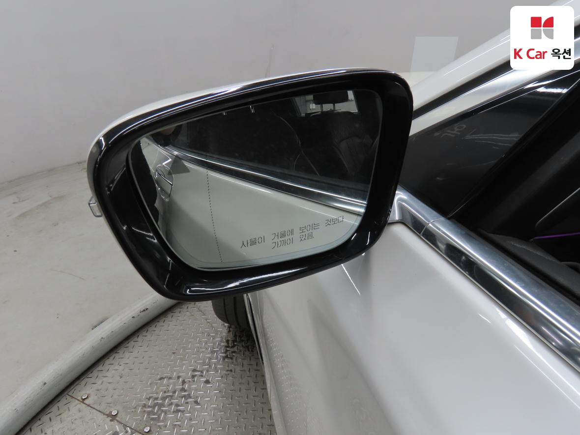 BMW 7 Series - 23