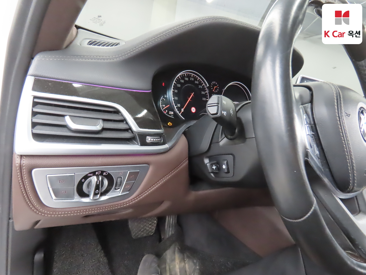 BMW 7 Series - 9