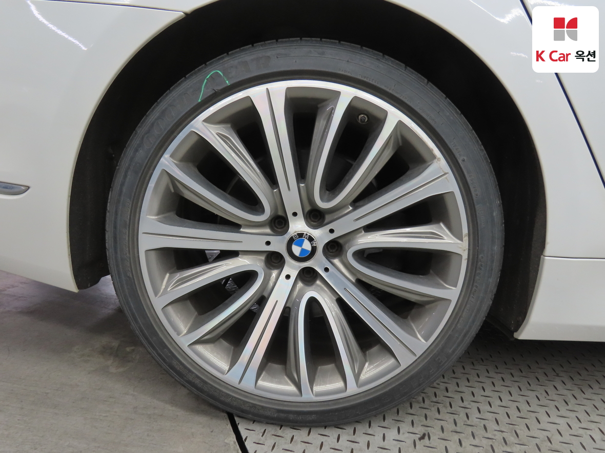 BMW 7 Series - 50