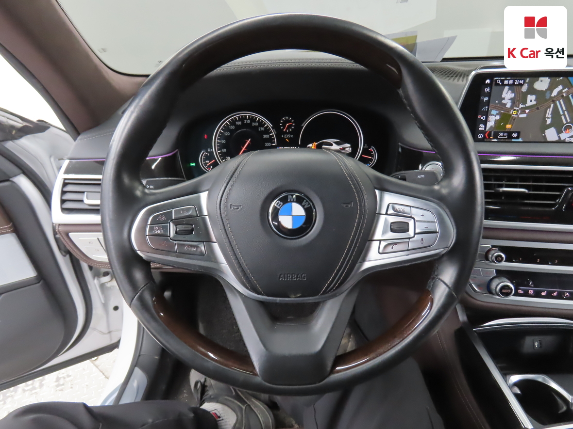 BMW 7 Series - 10