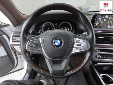 2018 - bmw m7