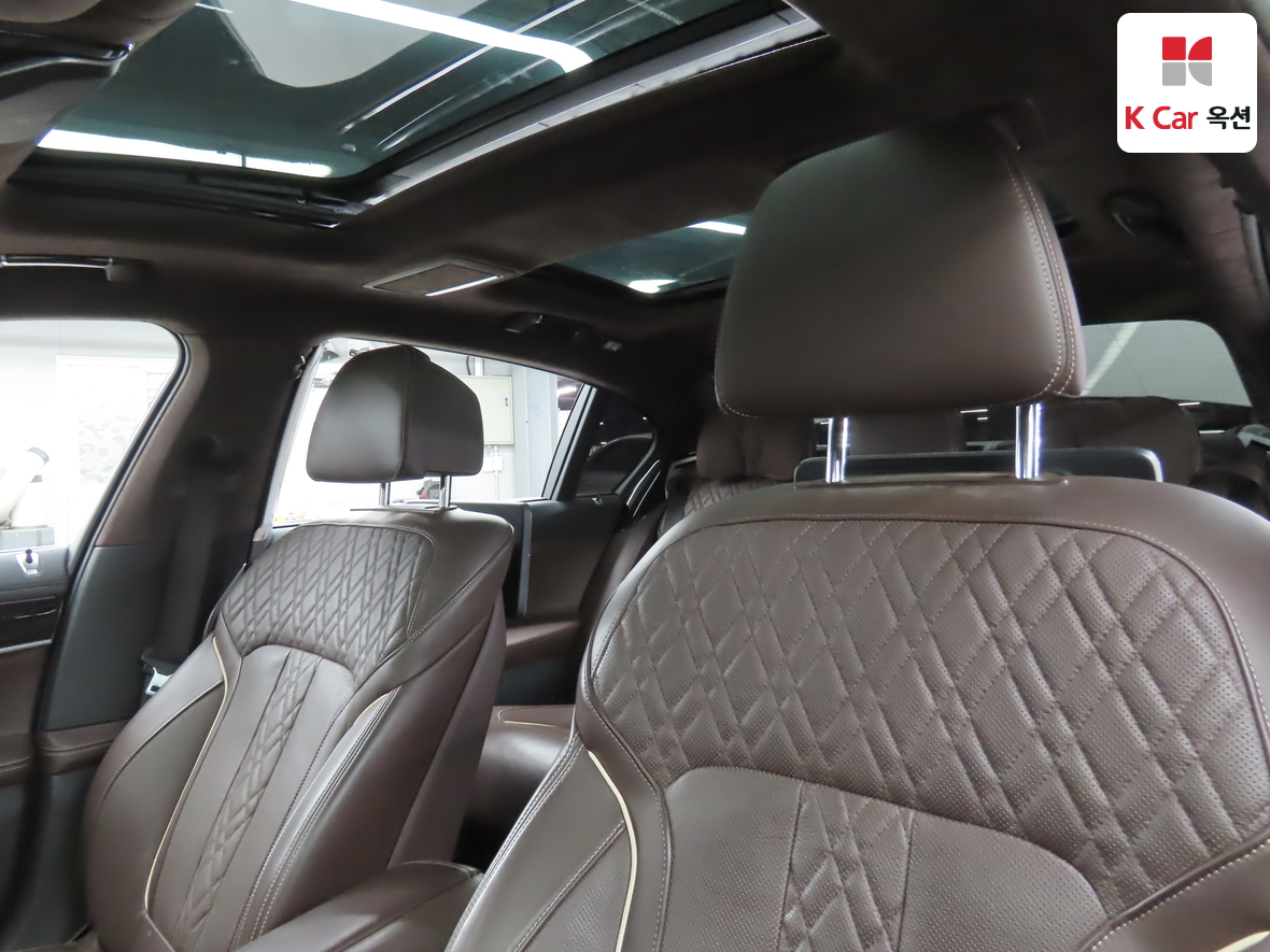 BMW 7 Series - 19