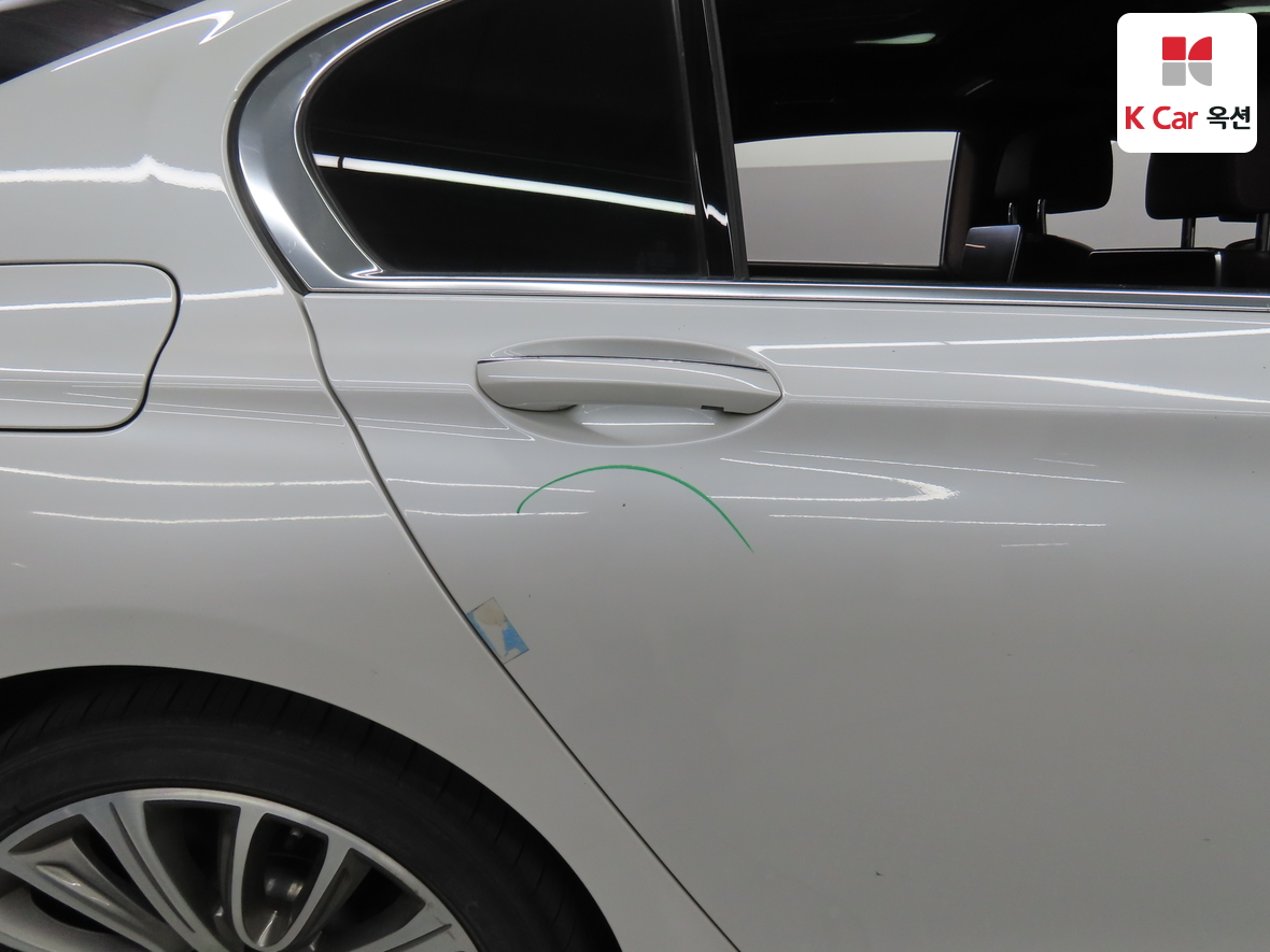 BMW 7 Series - 44