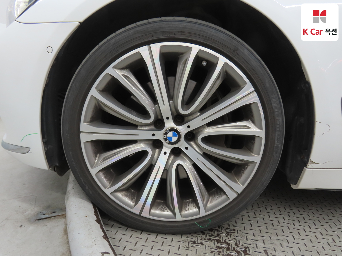 BMW 7 Series - 52