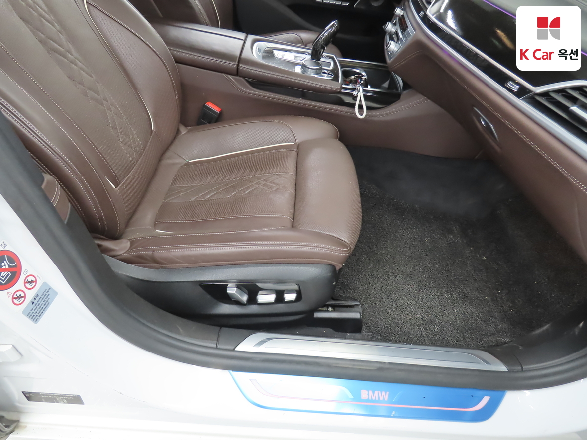 BMW 7 Series - 35