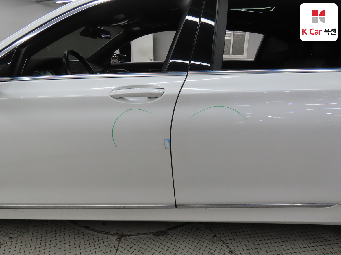 BMW 7 Series - 42