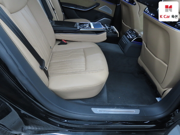 2021 - audi a8