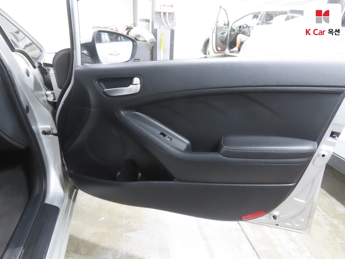 Kia K3 2013 - Image 27
