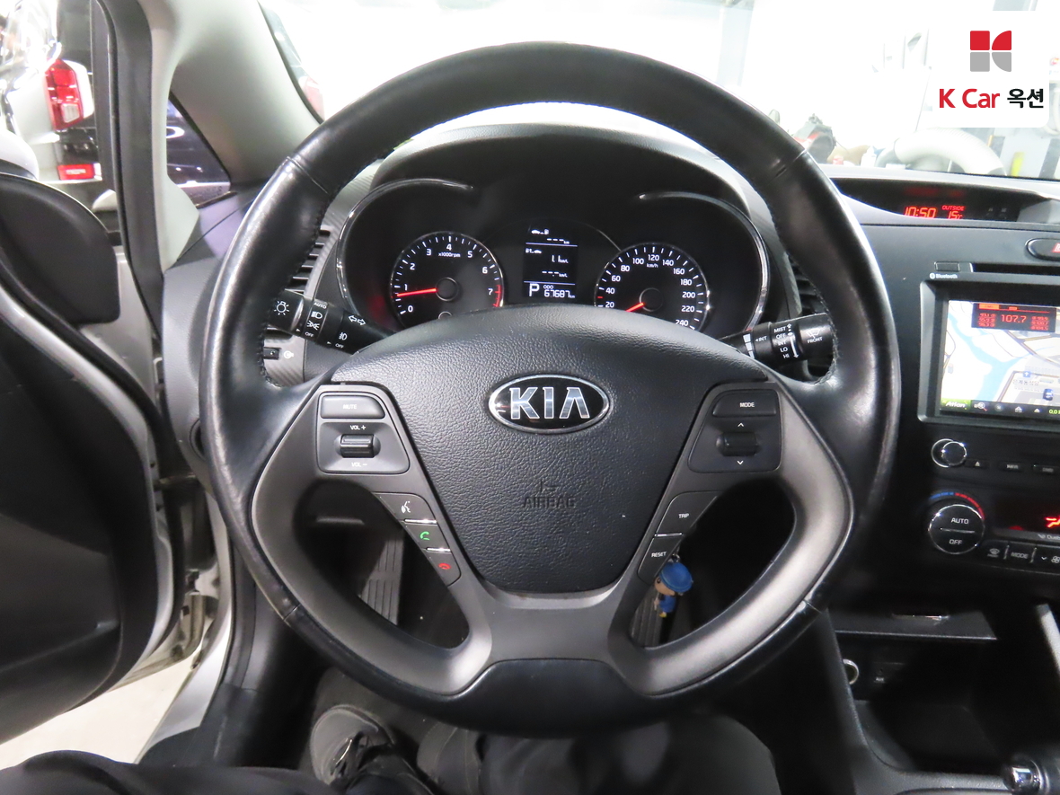 Kia K3 2013 - Image 10