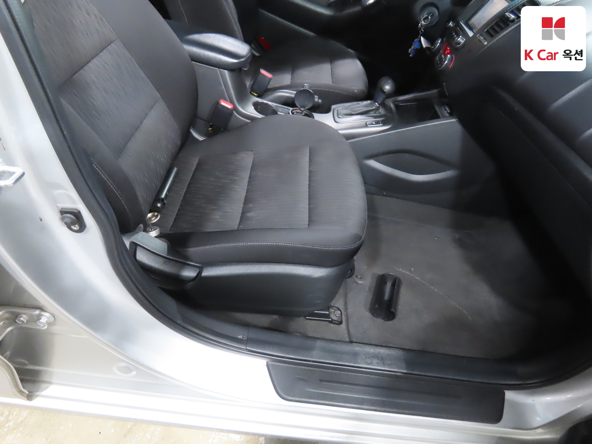 Kia K3 2013 - Image 28