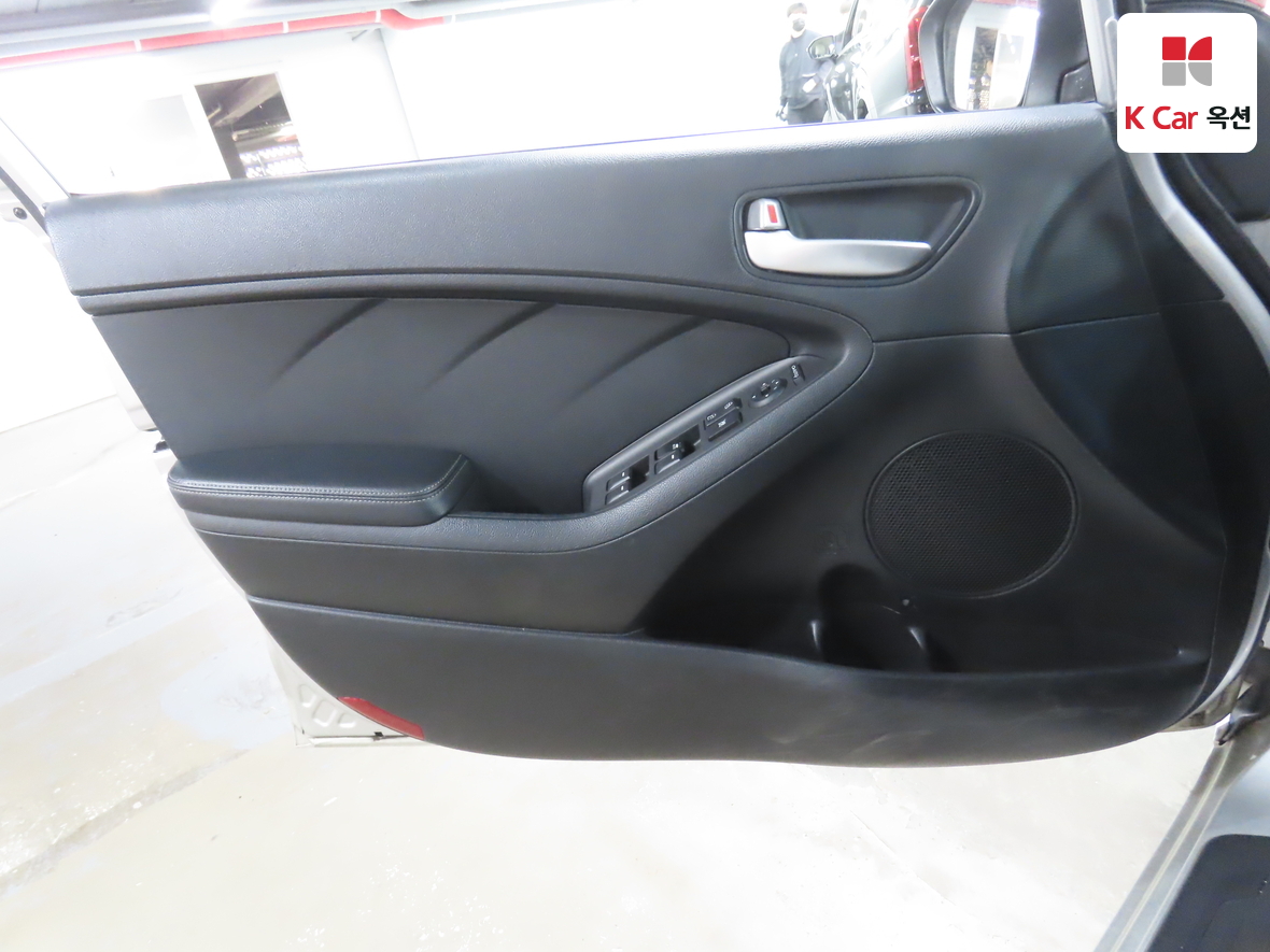 Kia K3 2013 - Image 8