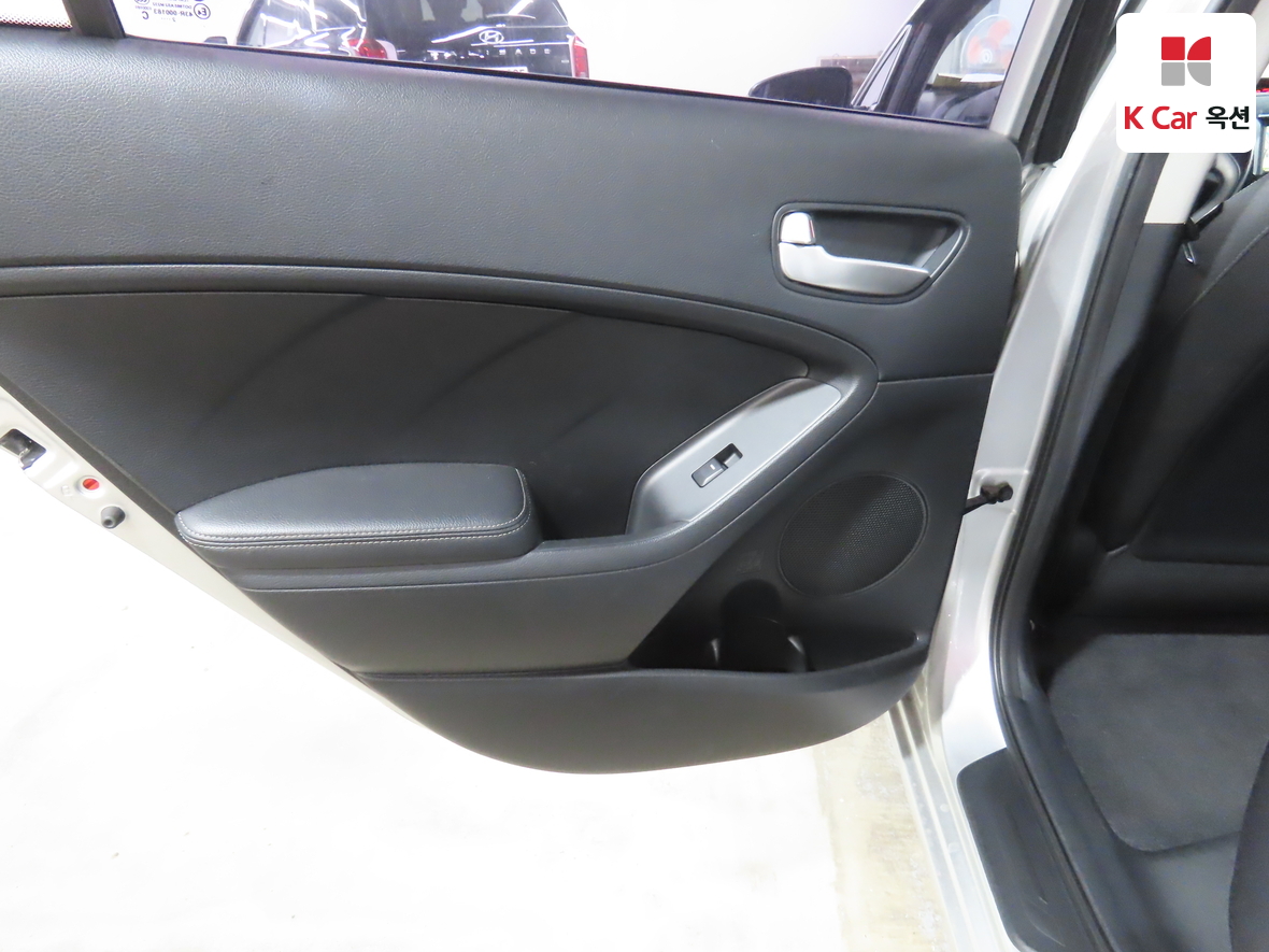 Kia K3 2013 - Image 21