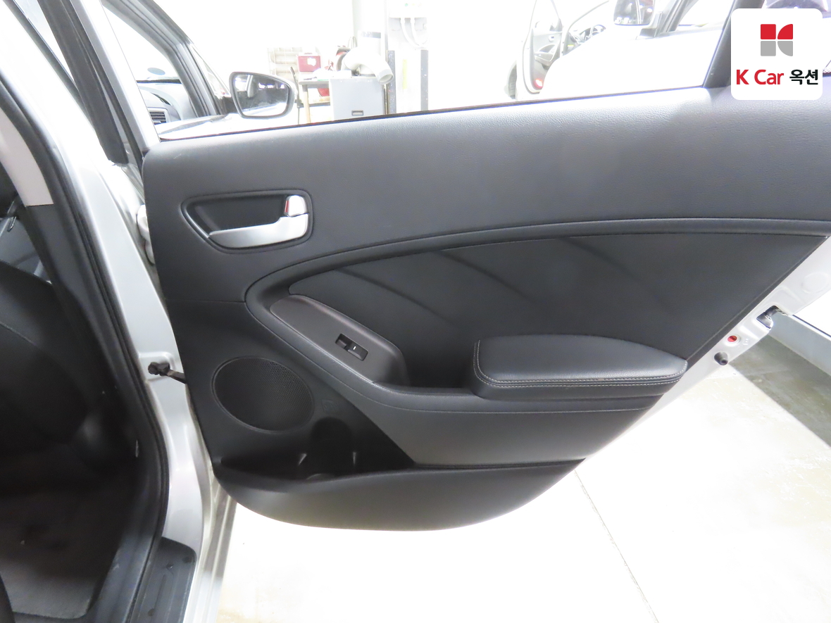 Kia K3 2013 - Image 25