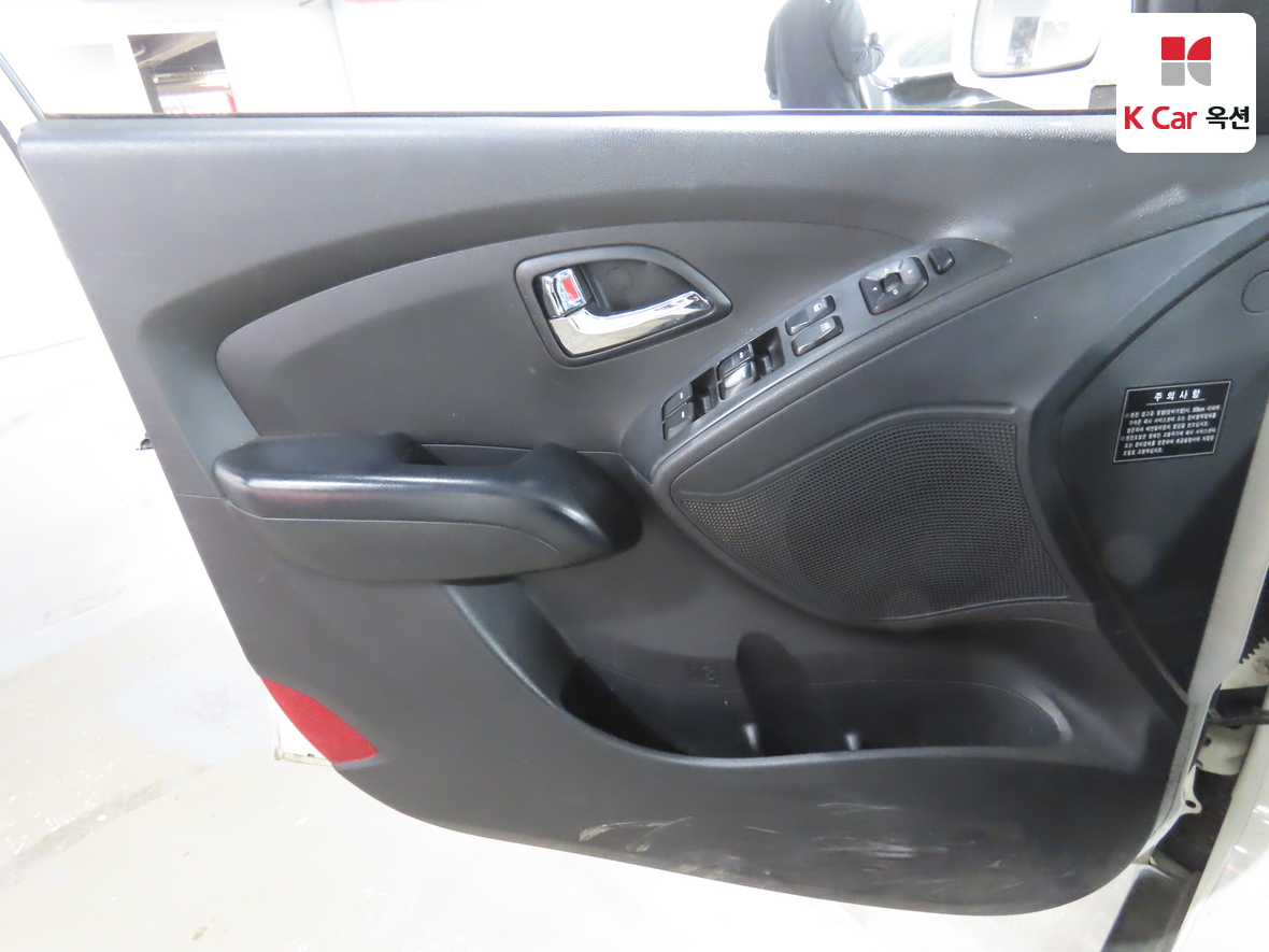 Hyundai Tucson 2011 - Image 8