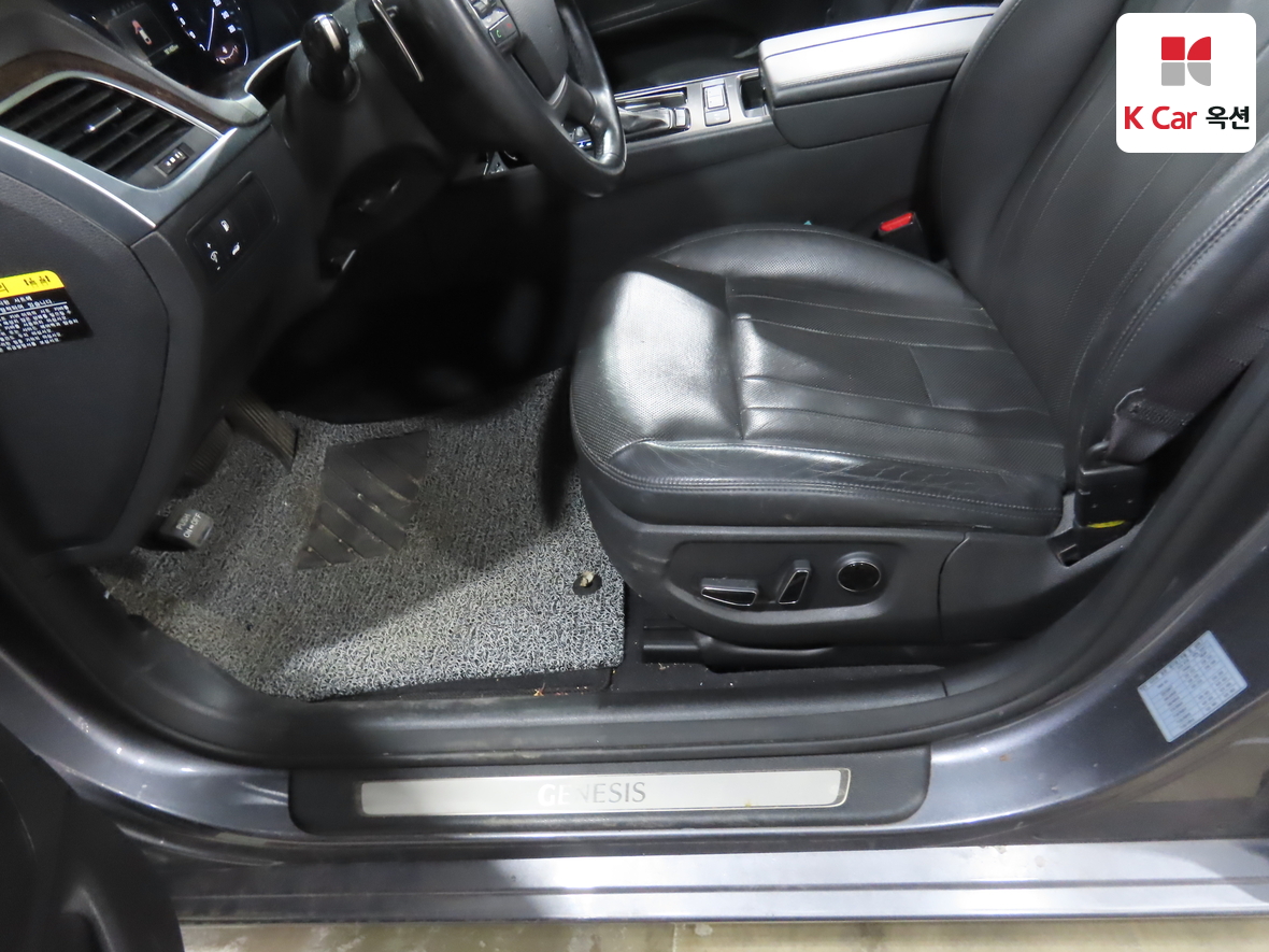 Hyundai Genesis 2015 - Image 18