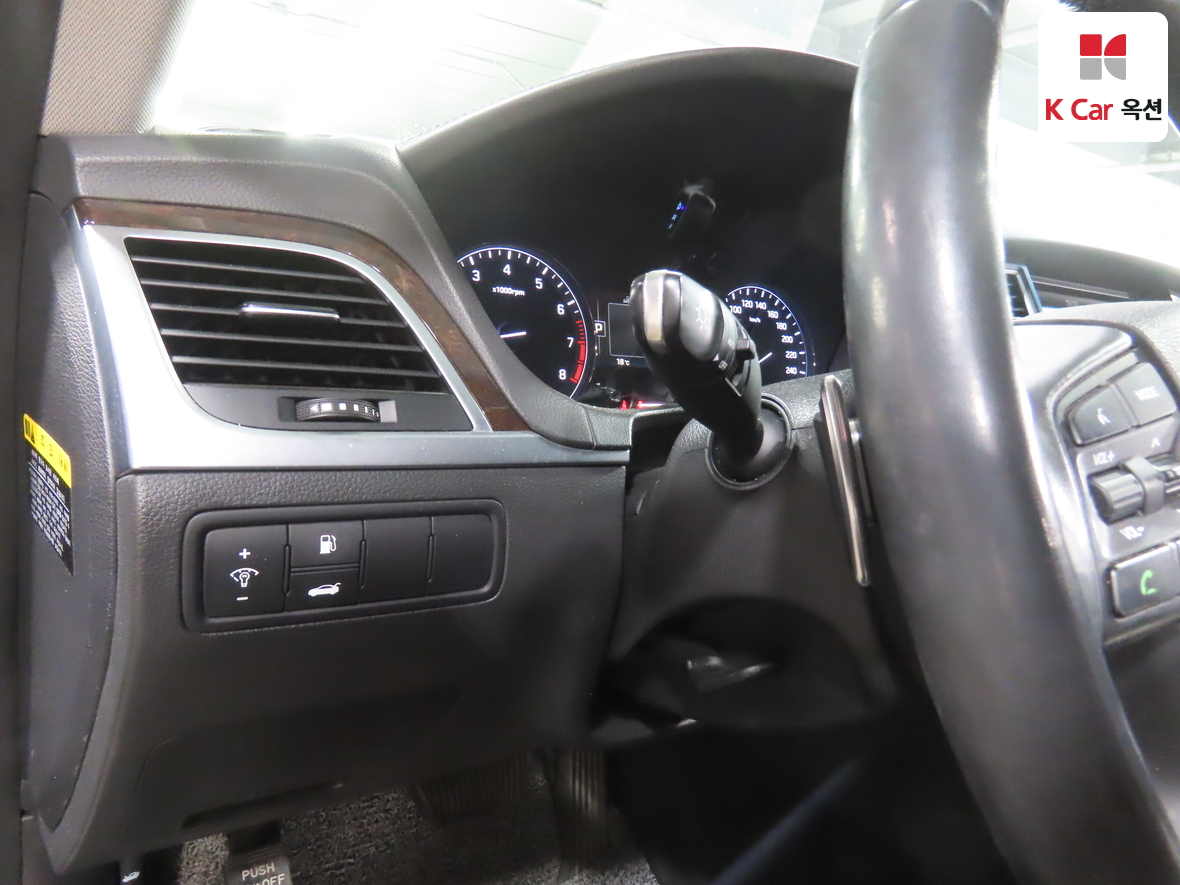 Hyundai Genesis 2015 - Image 9