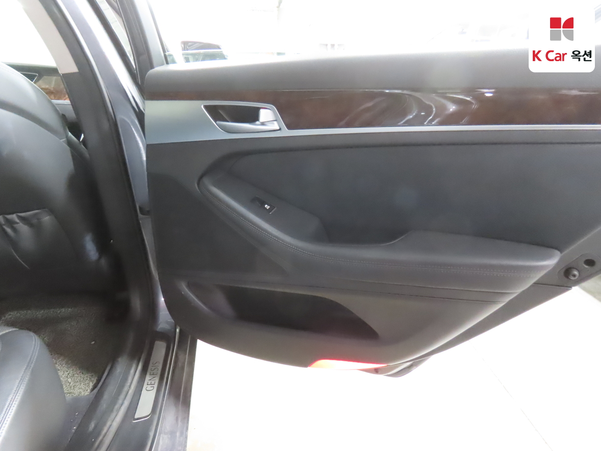 Hyundai Genesis 2015 - Image 28