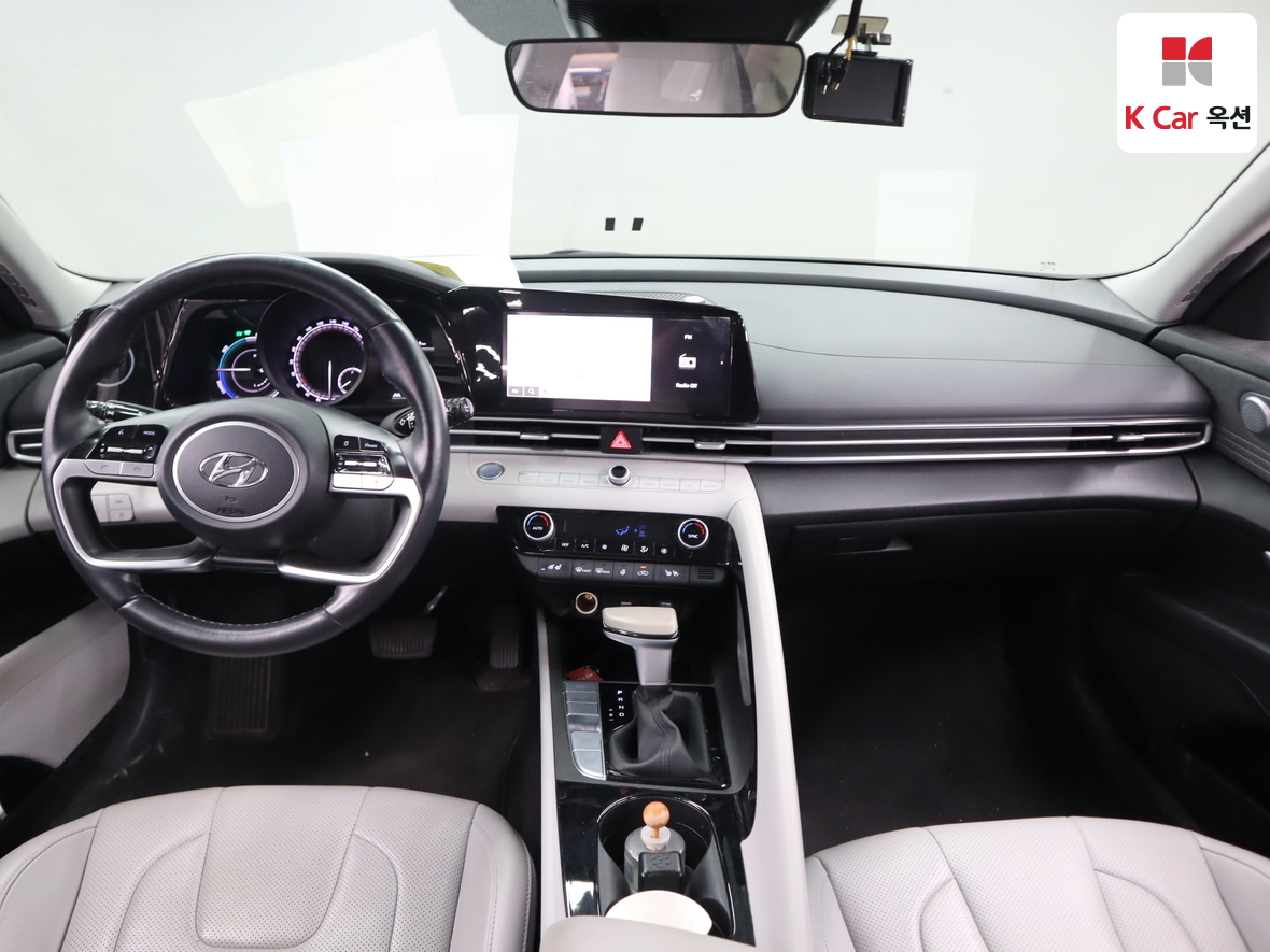 Hyundai Elantra - 3