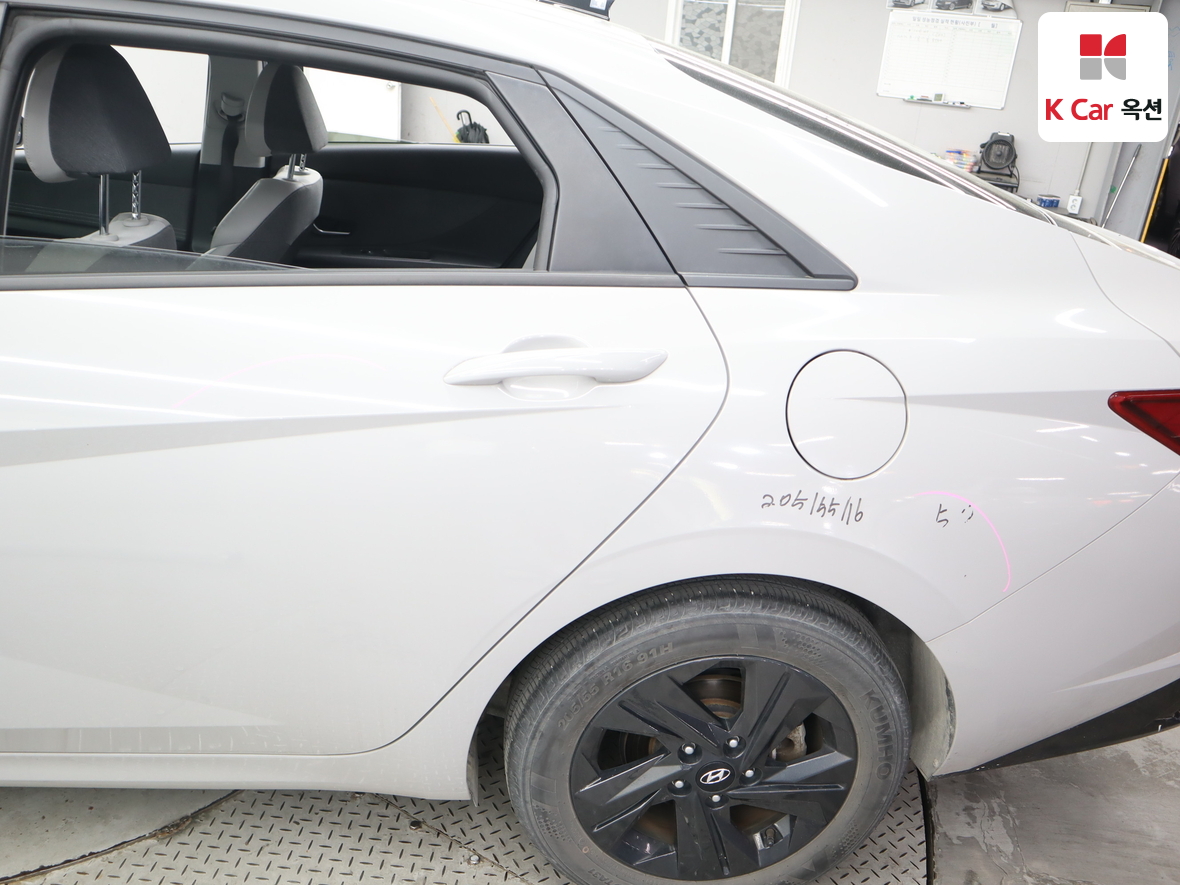Hyundai Elantra - 37