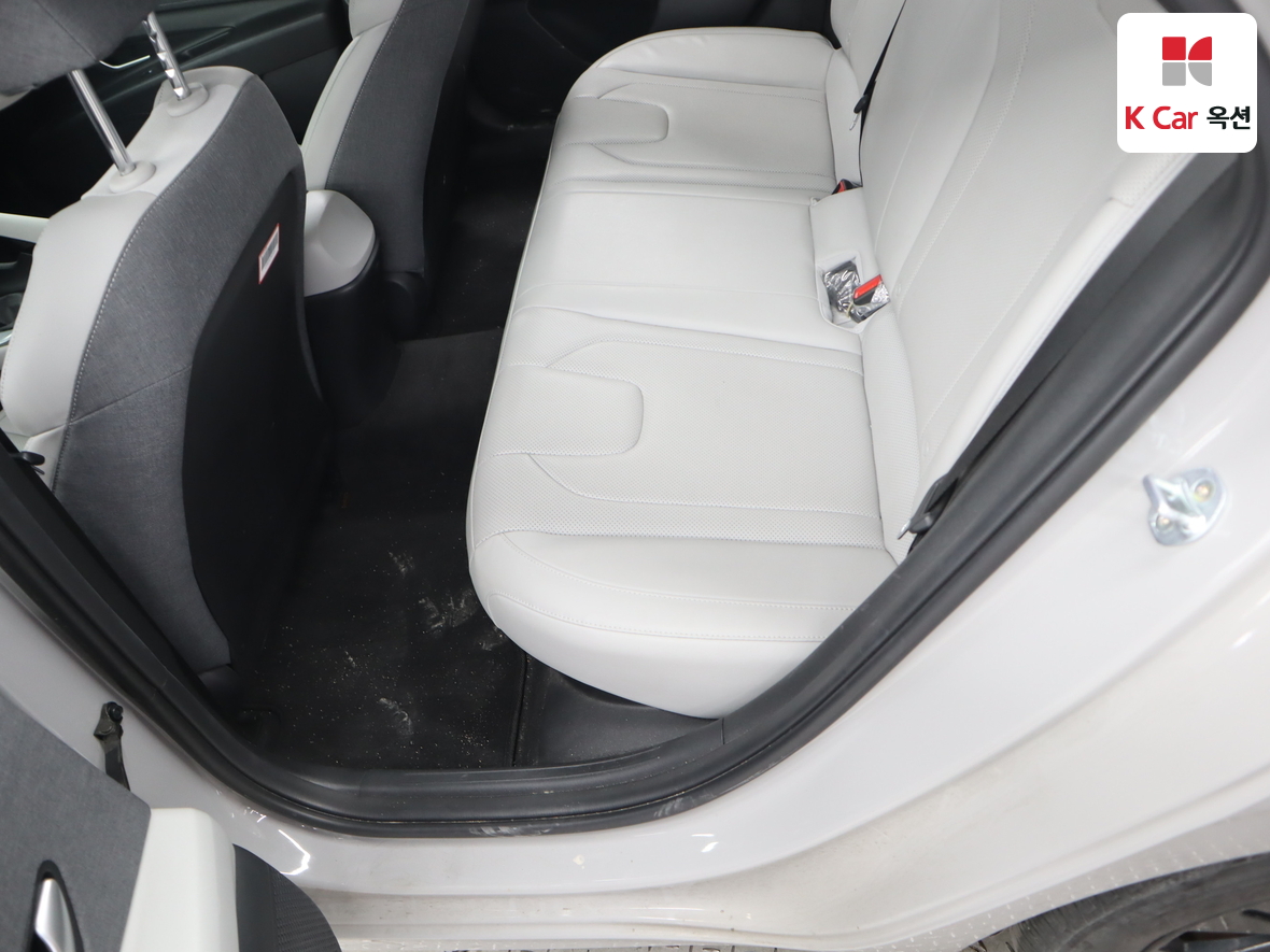 Hyundai Elantra - 22