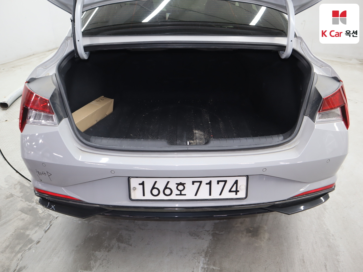 Hyundai Elantra - 24