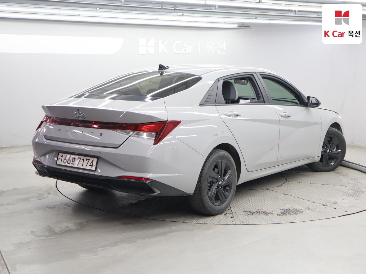 Hyundai Elantra - 2