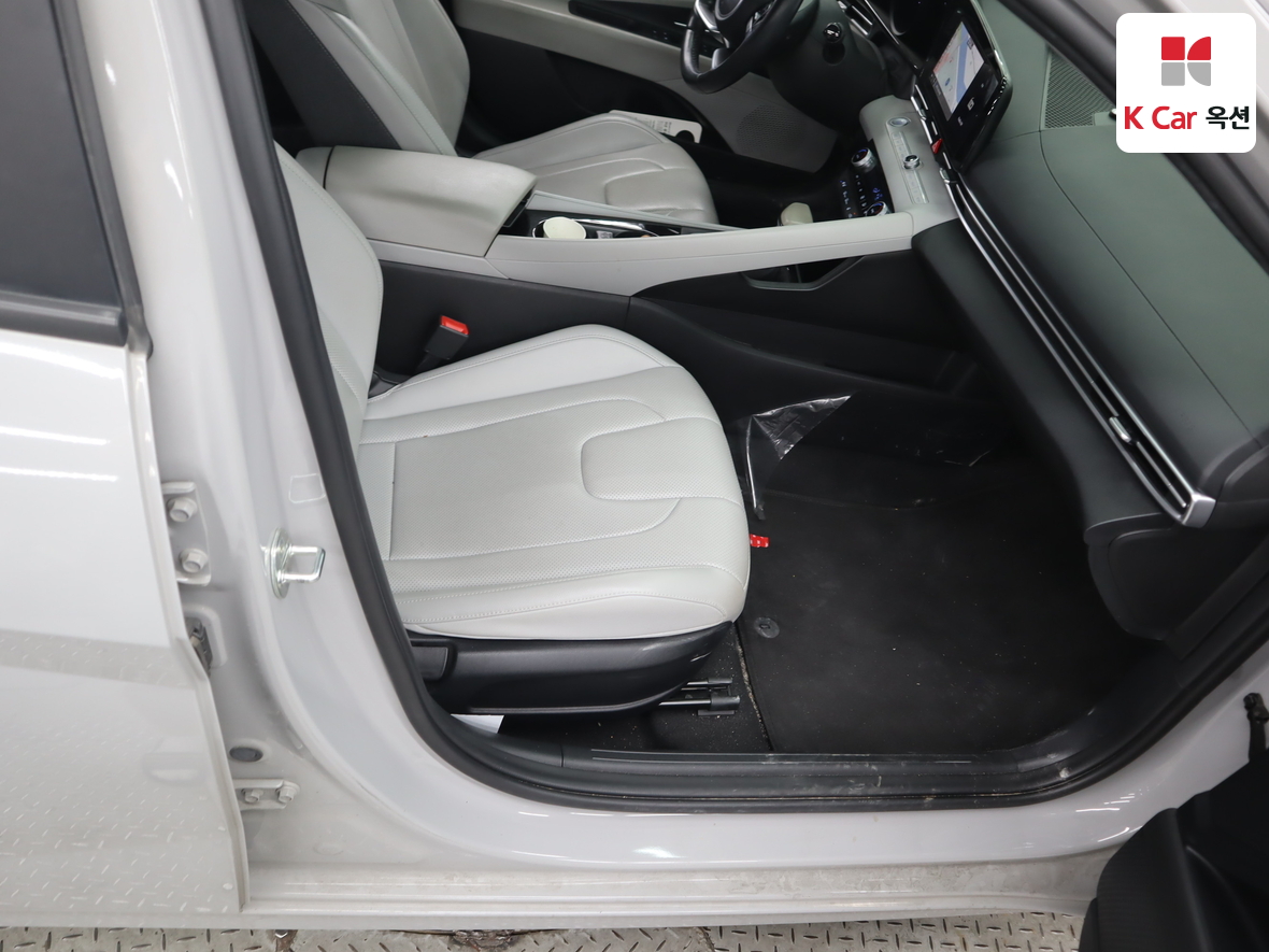 Hyundai Elantra - 28
