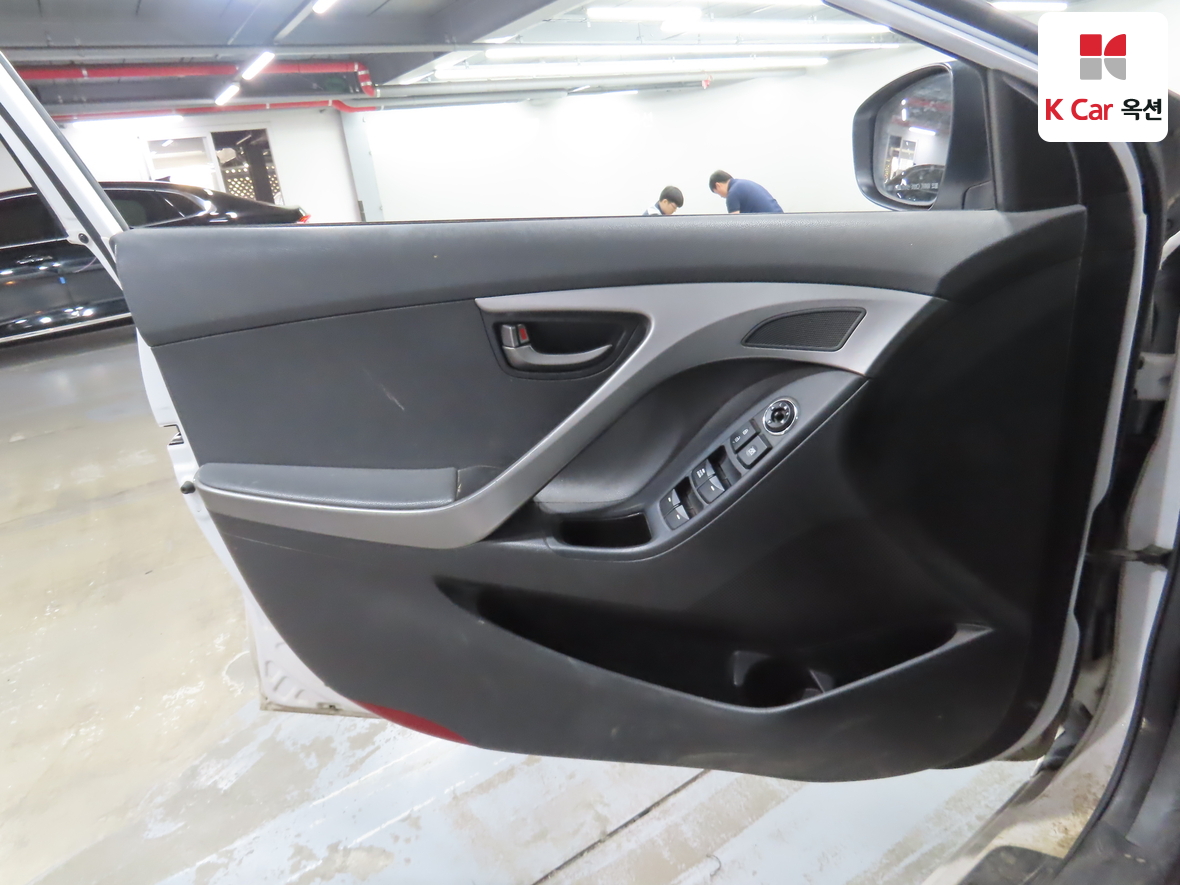 Hyundai Elantra 2012 - Image 8