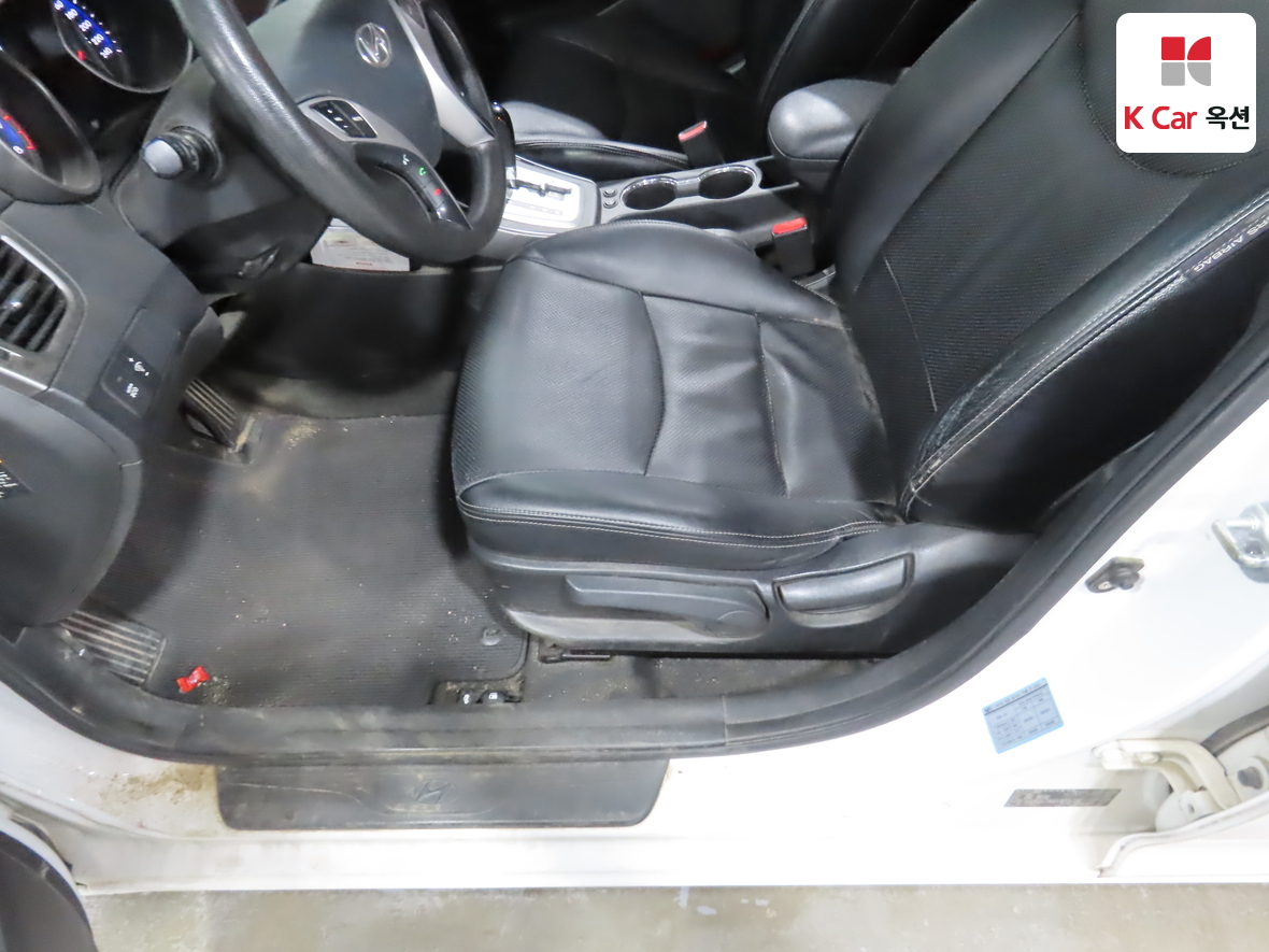 Hyundai Elantra 2012 - Image 17