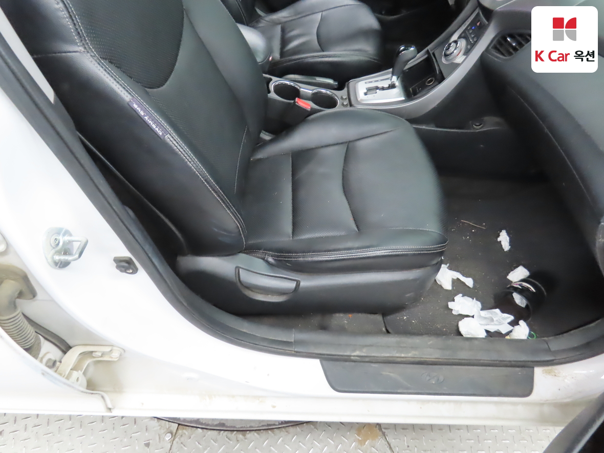 Hyundai Elantra 2012 - Image 29